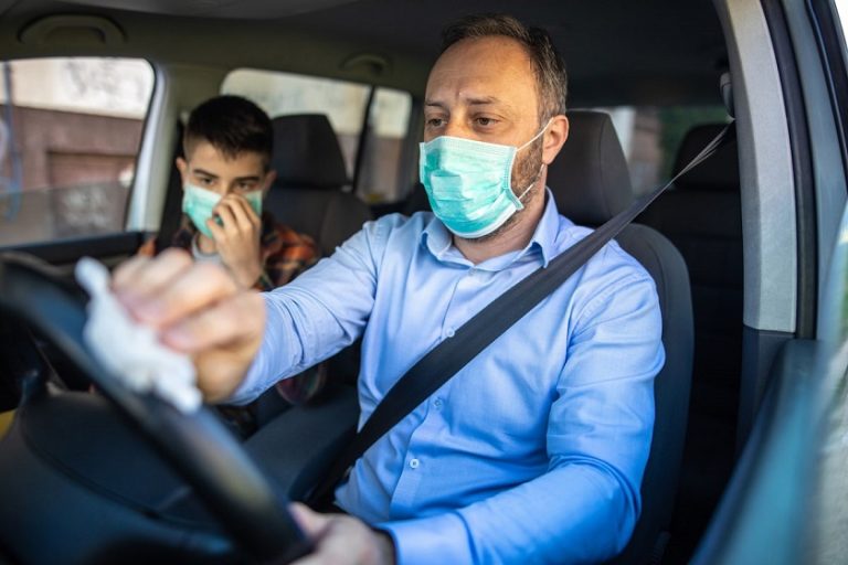 肺炎疫情下的私家轎車消毒殺菌